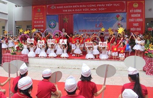 Lễ kỷ niệm Ngày Nhà giáo Việt Nam của trường Tiểu học Ái Mộ A